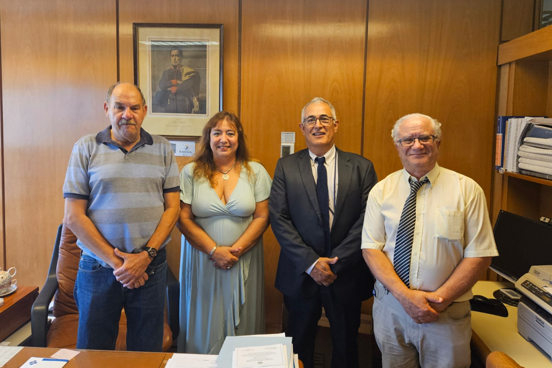 En reunión con senadores tratando sobre el código de ética