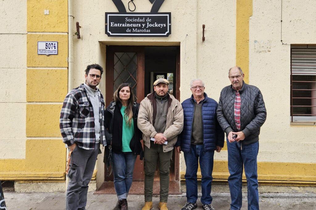 Reunidos junto a autoridades de la Asociación de Veterinarios Especialistas en Equinos