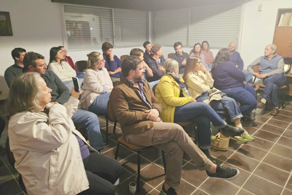 En reunión con el Centro Veterinario de Treinta y Tres