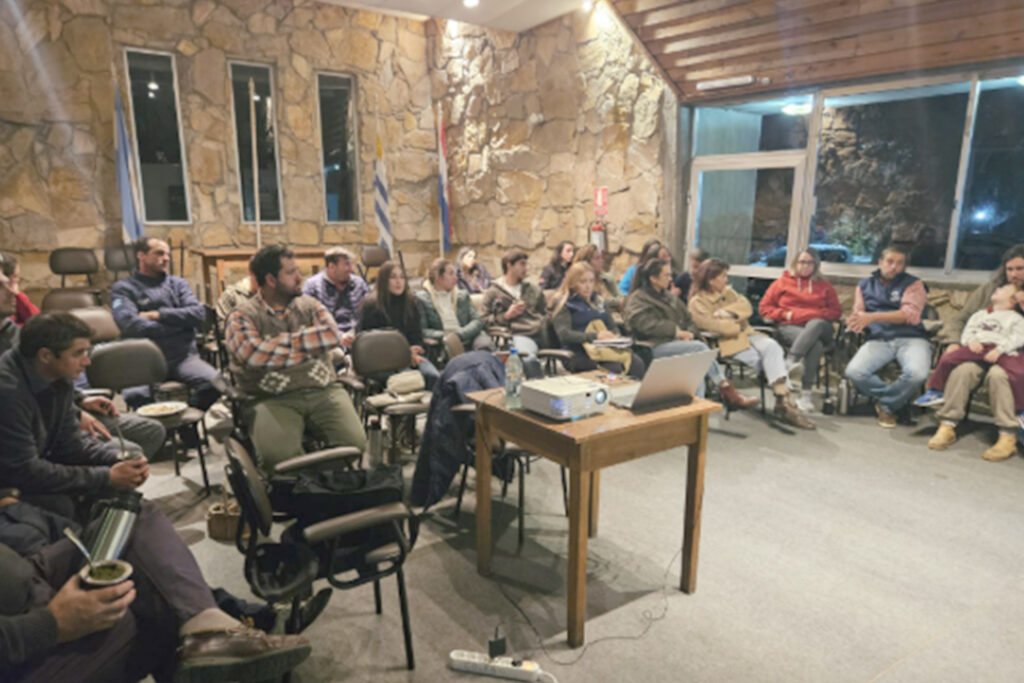 Encuentro junto al Centro Veterinario de Lavalleja